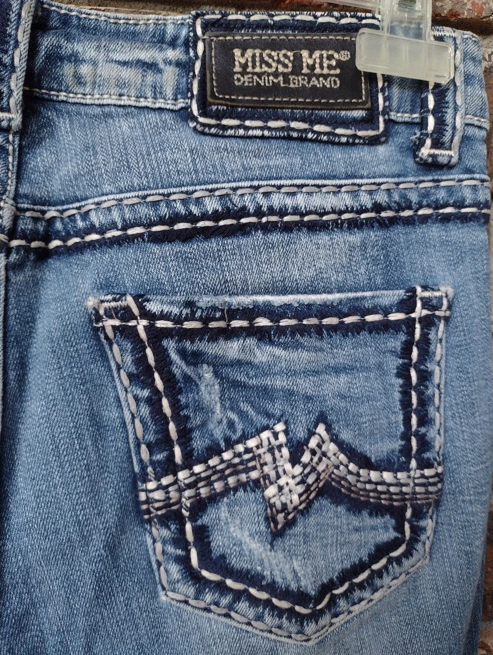 Miss Me Boyfriend Capri Jean Women's 26 Thick Stitch Distressed Cuffed Studs